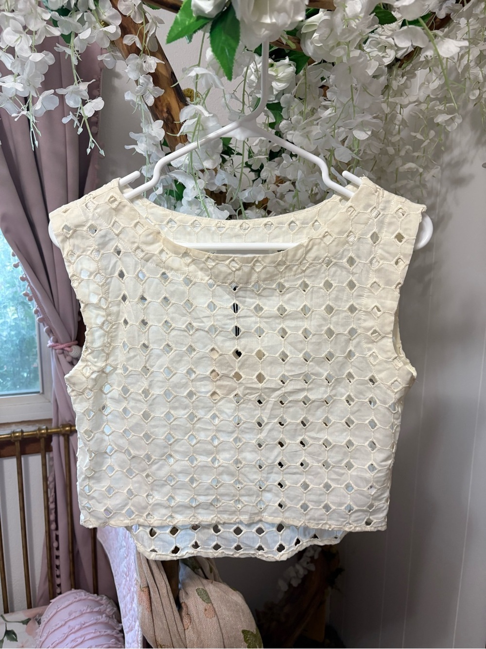 LEBOP Eyelet Wide-Leg Pants & crop top Set in Cream - Picture 4 of 10